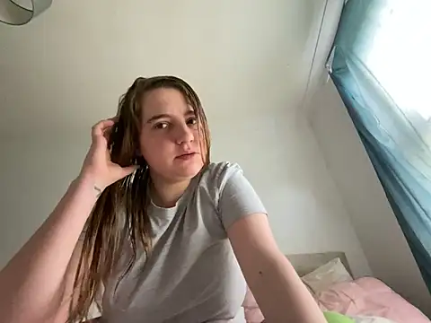 Snapshot of EvieRoseex chatting on October 31, 2025, 9:43 am EvieRoseex online show from October 31, 2025, 9:43 am