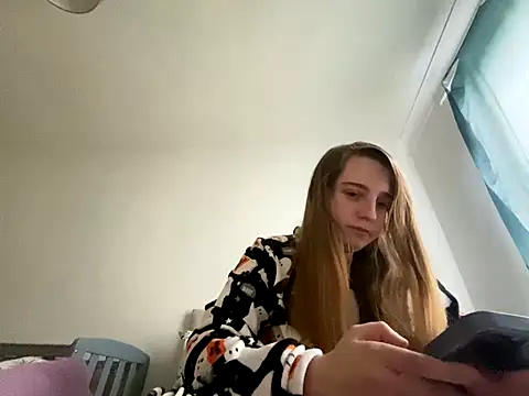 Snapshot of EvieRoseex chatting on November 3, 2025, 3:13 pm EvieRoseex online show from November 3, 2025, 3:13 pm