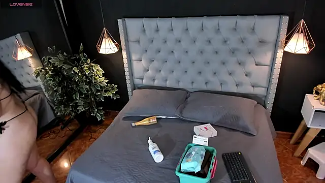 angeline blake  online show from March 16, 2025, 5:50 pm