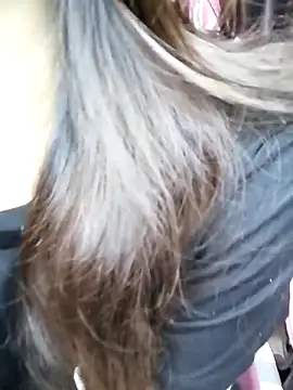 Snapshot of _Linez_ chatting on December 17, 2024, 7:26 pm  Linez  online show from December 17, 2024, 7:26 pm