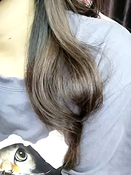 Snapshot of _Linez_ chatting on December 22, 2024, 5:32 pm  Linez  online show from December 22, 2024, 5:32 pm