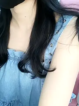 Snapshot of _Linez_ chatting on March 17, 2025, 6:32 pm  Linez  online show from March 17, 2025, 6:32 pm