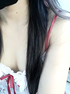 Snapshot of _Linez_ chatting on September 12, 2025, 5:02 pm  Linez  online show from September 12, 2025, 5:02 pm