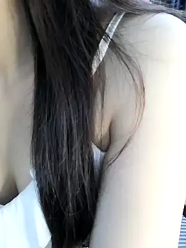 Snapshot of _Linez_ chatting on October 10, 2025, 5:23 pm  Linez  online show from October 10, 2025, 5:23 pm