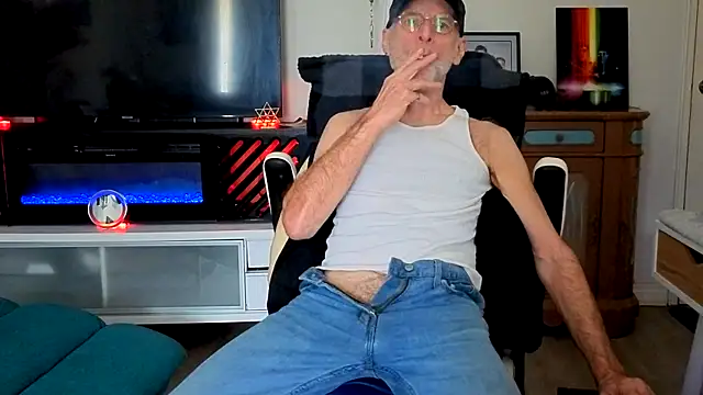 Snapshot of Towndude123 chatting on May 7, 2026, 3:28 pm Towndude123 online show from May 7, 2026, 3:28 pm