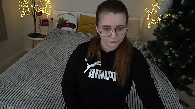 MagicPeachh  online show from January 2, 2025, 2:13 pm