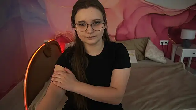 MagicPeachh  online show from September 22, 2025, 1:02 pm