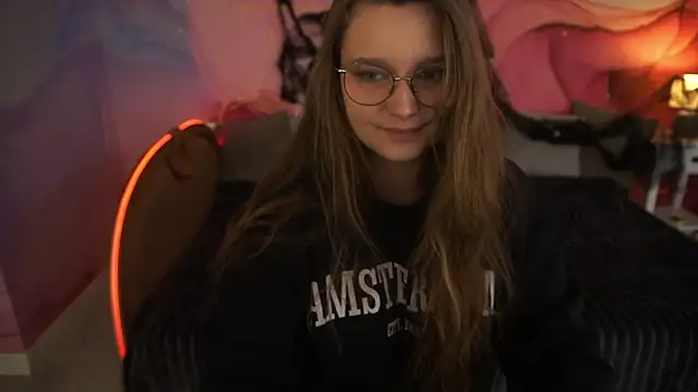 MagicPeachh  online show from October 21, 2025, 5:52 am