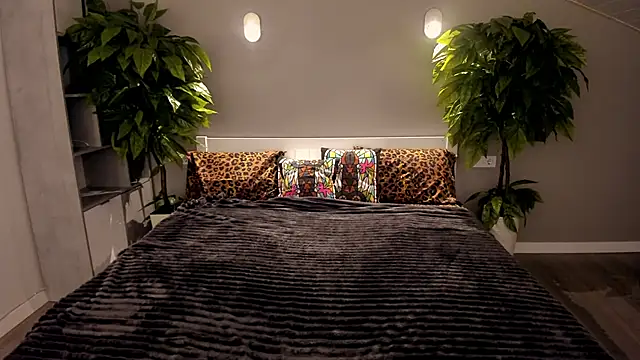 MagicPeachh  online show from December 2, 2025, 6:41 am