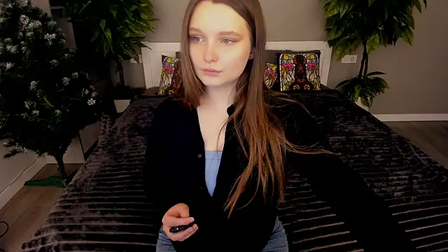 MagicPeachh  online show from December 15, 2025, 2:10 pm