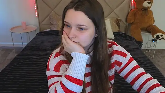 MagicPeachh  online show from April 13, 2026, 5:35 am