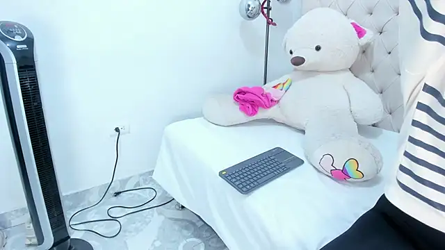 Victoria Coleman online show from April 7, 2026, 7:36 pm