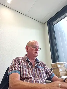 andrejoyfull64 online show from July 22, 2026, 9:23 am