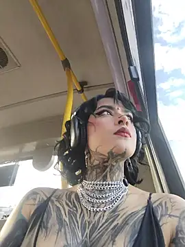 taaylor33 online show from April 8, 2026, 9:48 pm