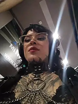 taaylor33 online show from May 16, 2026, 12:40 am