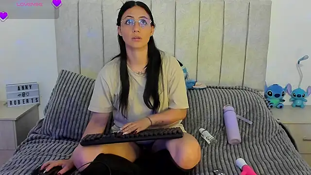 Snapshot of anny_roberts chatting on November 15, 2025, 11:21 pm anny roberts online show from November 15, 2025, 11:21 pm