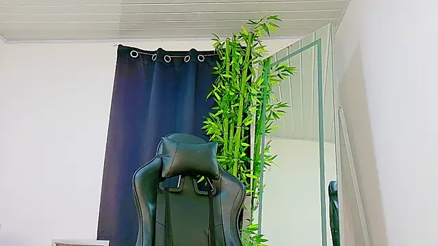 scarlet-jonesx online show from December 2, 2025, 11:34 pm