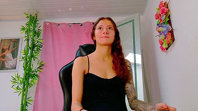 Snapshot of scarlet-jonesx chatting on March 7, 2026, 8:39 pm scarlet-jonesx online show from March 7, 2026, 8:39 pm