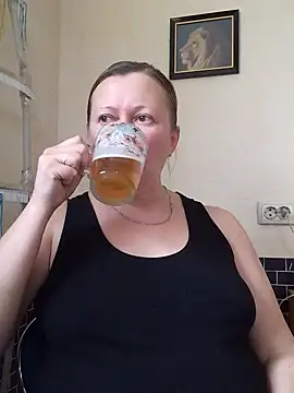 blondyaguar online show from November 21, 2025, 12:37 pm