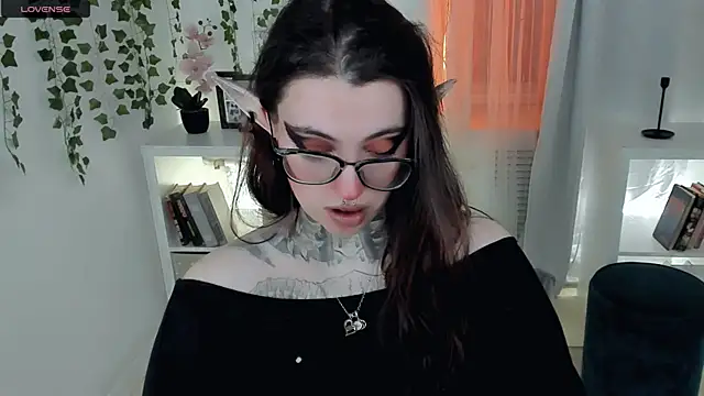 Dixi Pixi  online show from December 14, 2025, 5:46 am