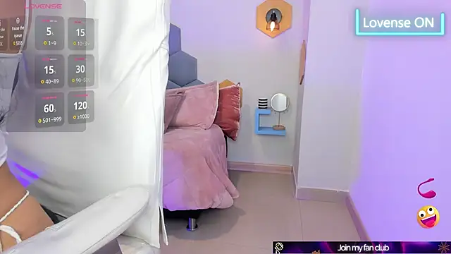 Chloe fischer  online show from October 22, 2025, 3:45 pm