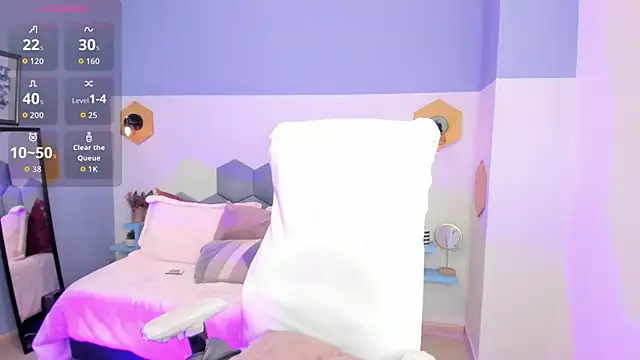 Chloe fischer  online show from November 13, 2025, 3:55 pm