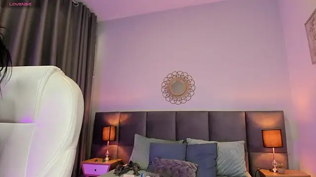 Chloe fischer  online show from July 7, 2026, 6:34 pm