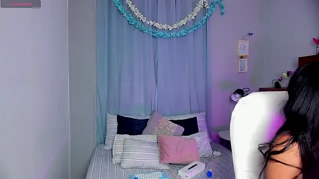 Chloe fischer  online show from July 8, 2026, 4:22 pm