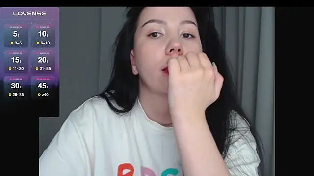 AlexaCruze online show from October 9, 2025, 7:45 pm