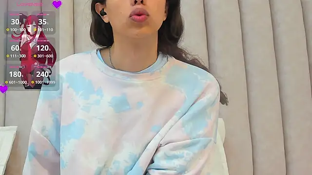 FreyaMoller online show from January 8, 2025, 7:13 pm