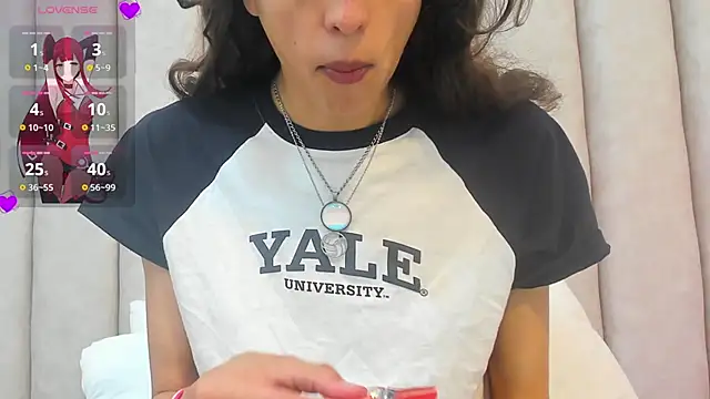 FreyaMoller online show from January 9, 2025, 6:47 pm