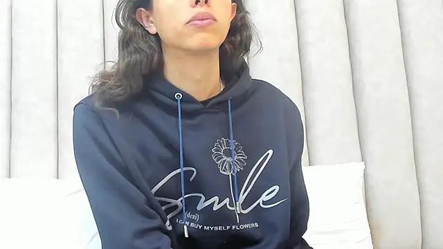 FreyaMoller online show from January 10, 2025, 5:02 pm