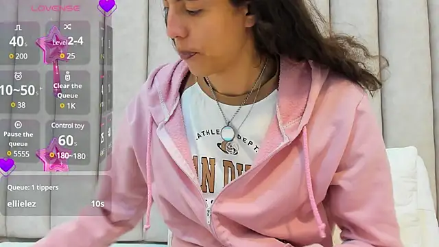 FreyaMoller online show from February 3, 2025, 7:21 pm