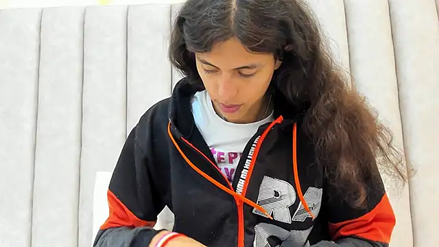 FreyaMoller online show from February 5, 2025, 6:48 pm