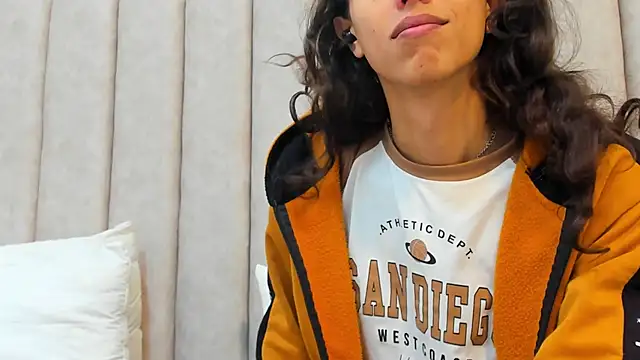 FreyaMoller online show from February 14, 2025, 5:14 pm