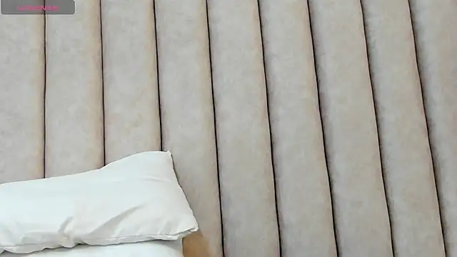 FreyaMoller online show from February 27, 2025, 6:31 pm