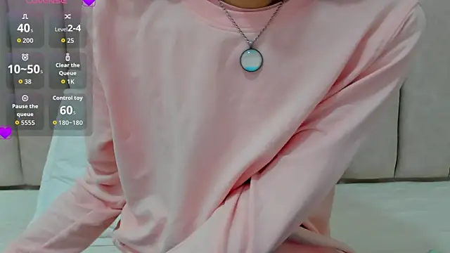 FreyaMoller online show from October 6, 2025, 7:00 pm