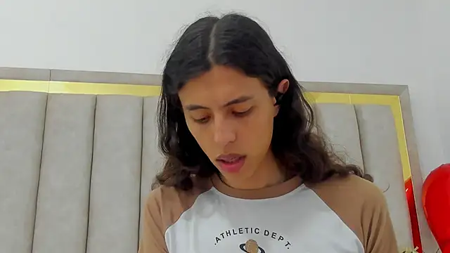 FreyaMoller online show from October 8, 2025, 8:39 pm