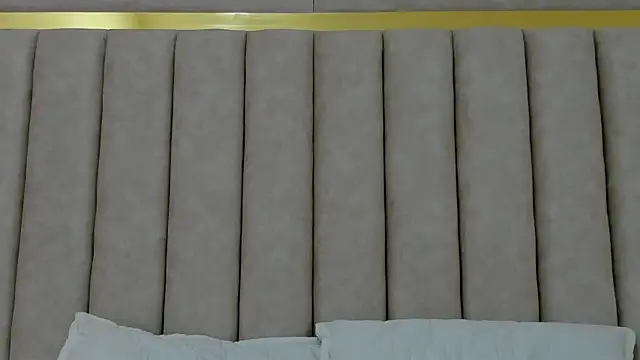 FreyaMoller online show from October 17, 2025, 7:49 pm