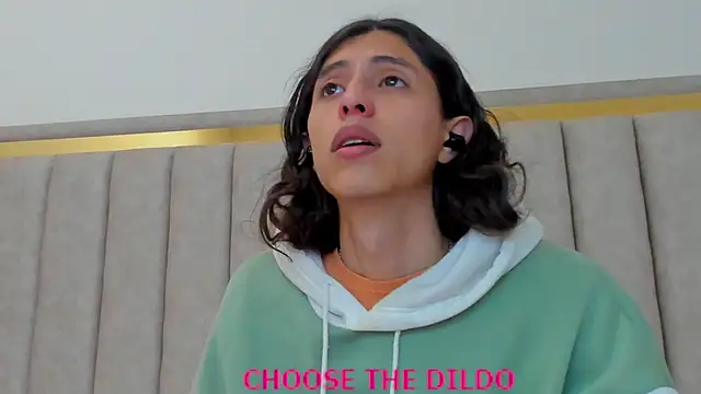 FreyaMoller online show from November 11, 2025, 7:36 pm