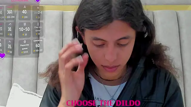 FreyaMoller online show from November 19, 2025, 6:08 pm