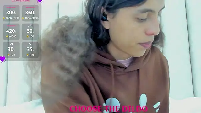 FreyaMoller online show from November 25, 2025, 6:52 pm