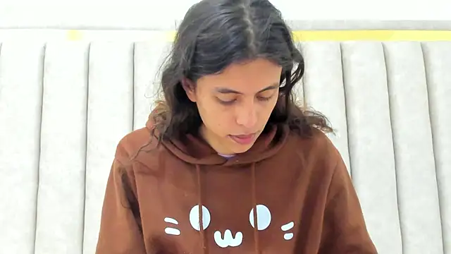 FreyaMoller online show from April 8, 2026, 7:14 pm