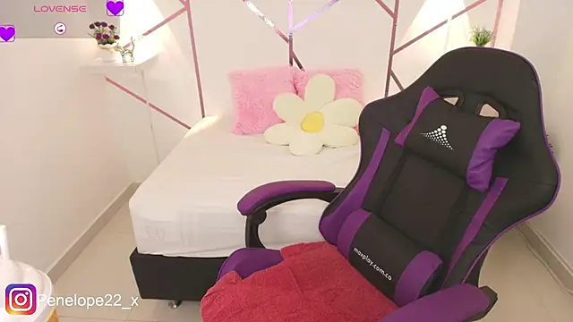 penelope22x  online show from February 6, 2025, 3:37 am