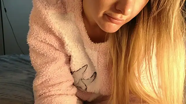 Snapshot of kimmie_meow chatting on January 2, 2025, 10:01 pm kimmie meow online show from January 2, 2025, 10:01 pm