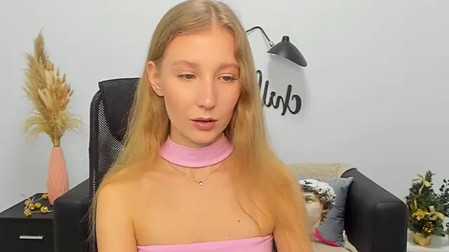 LolaWilsons online show from December 31, 2024, 10:04 am