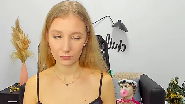 LolaWilsons online show from January 3, 2025, 12:19 pm