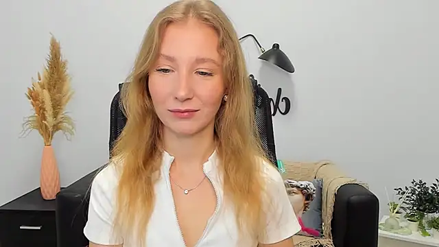 LolaWilsons online show from January 28, 2025, 6:16 am