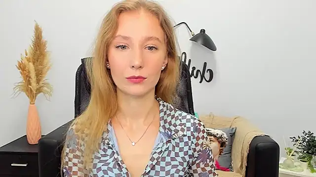 LolaWilsons online show from February 5, 2025, 6:24 am