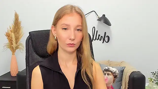 LolaWilsons online show from February 7, 2025, 9:26 am